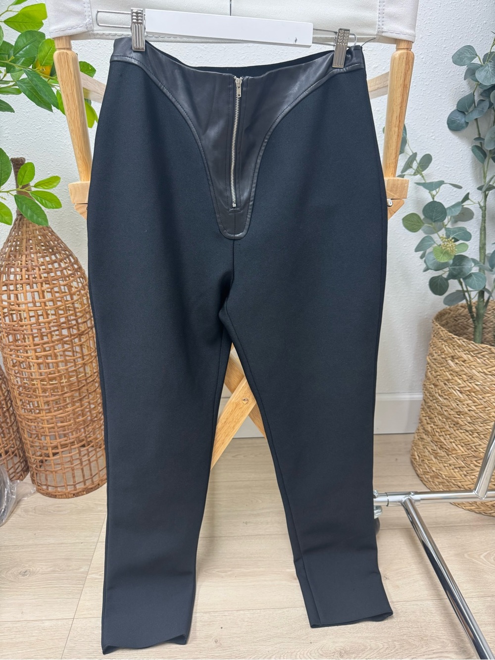 AKIRA Black Zip-Front Slim Stretch Pants